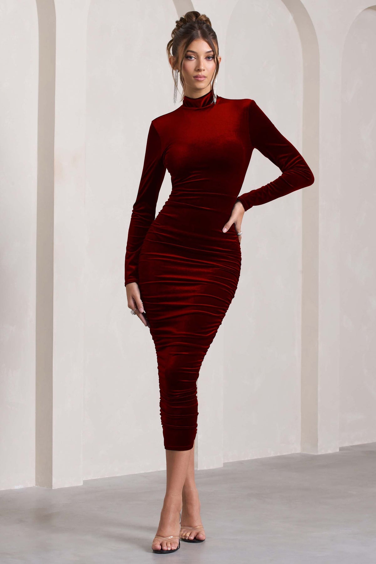 RECOLOUR_WB__CL129794037-Joanna_BerryVelvetHigh-NeckBacklessMidiDress1