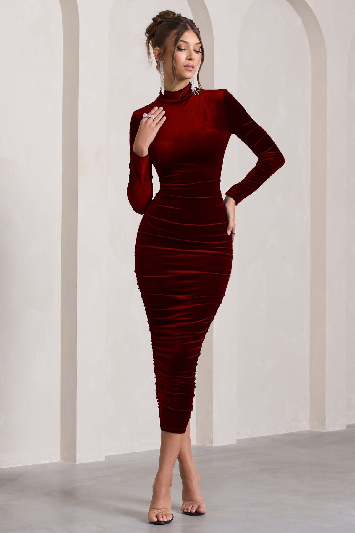 RECOLOUR_WB__CL129794037-Joanna_BerryVelvetHigh-NeckBacklessMidiDress2