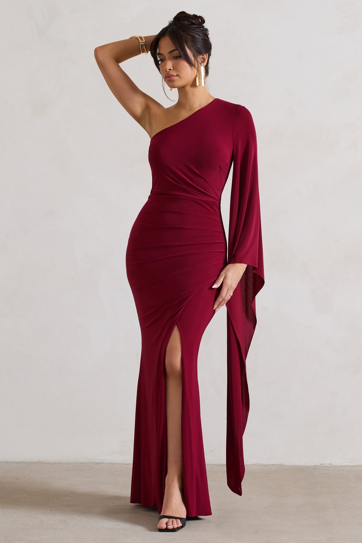 WB_CL131010037-GiadaBerryRuchedAsymmetricMaxiDressWithCapeSleeve4_48e26ef5-0c8b-4e16-bf3a-6a32fa272091