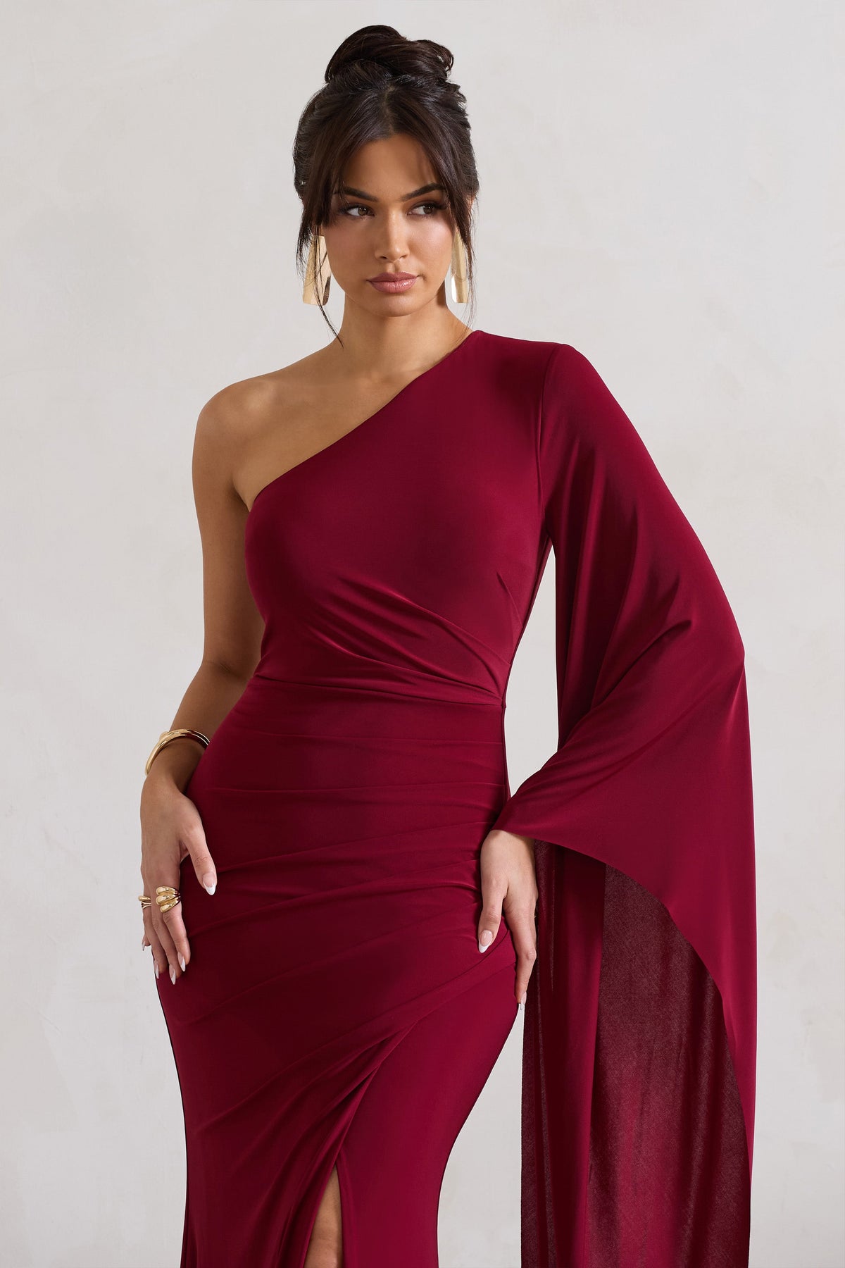 WB_CL131010037-GiadaBerryRuchedAsymmetricMaxiDressWithCapeSleeve7_469e6621-fa36-4367-9ad1-4f04557183ba