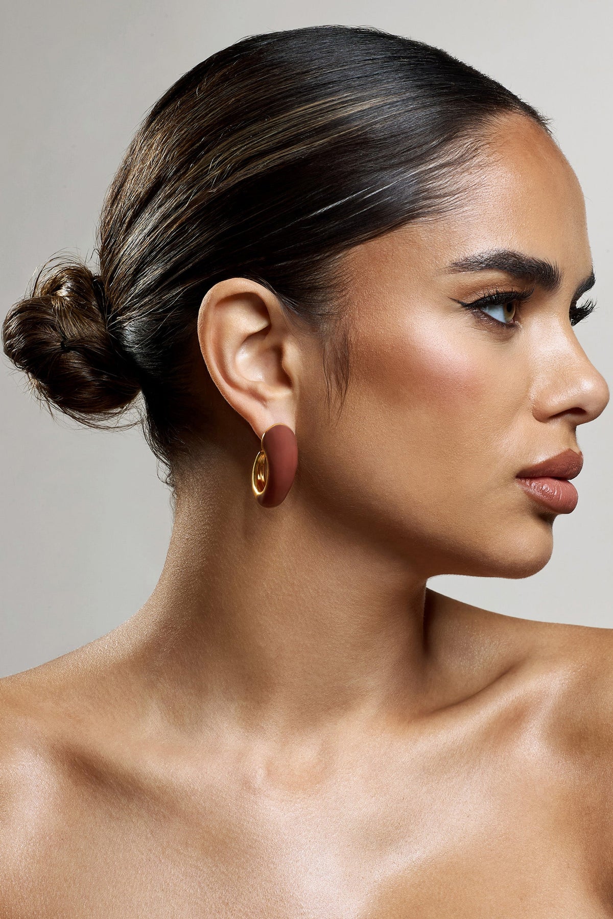 WB_CL134188022-LavernBrownChunkyHoopEarrings1_179e811e-1f2c-40a8-a310-34b1661362ba