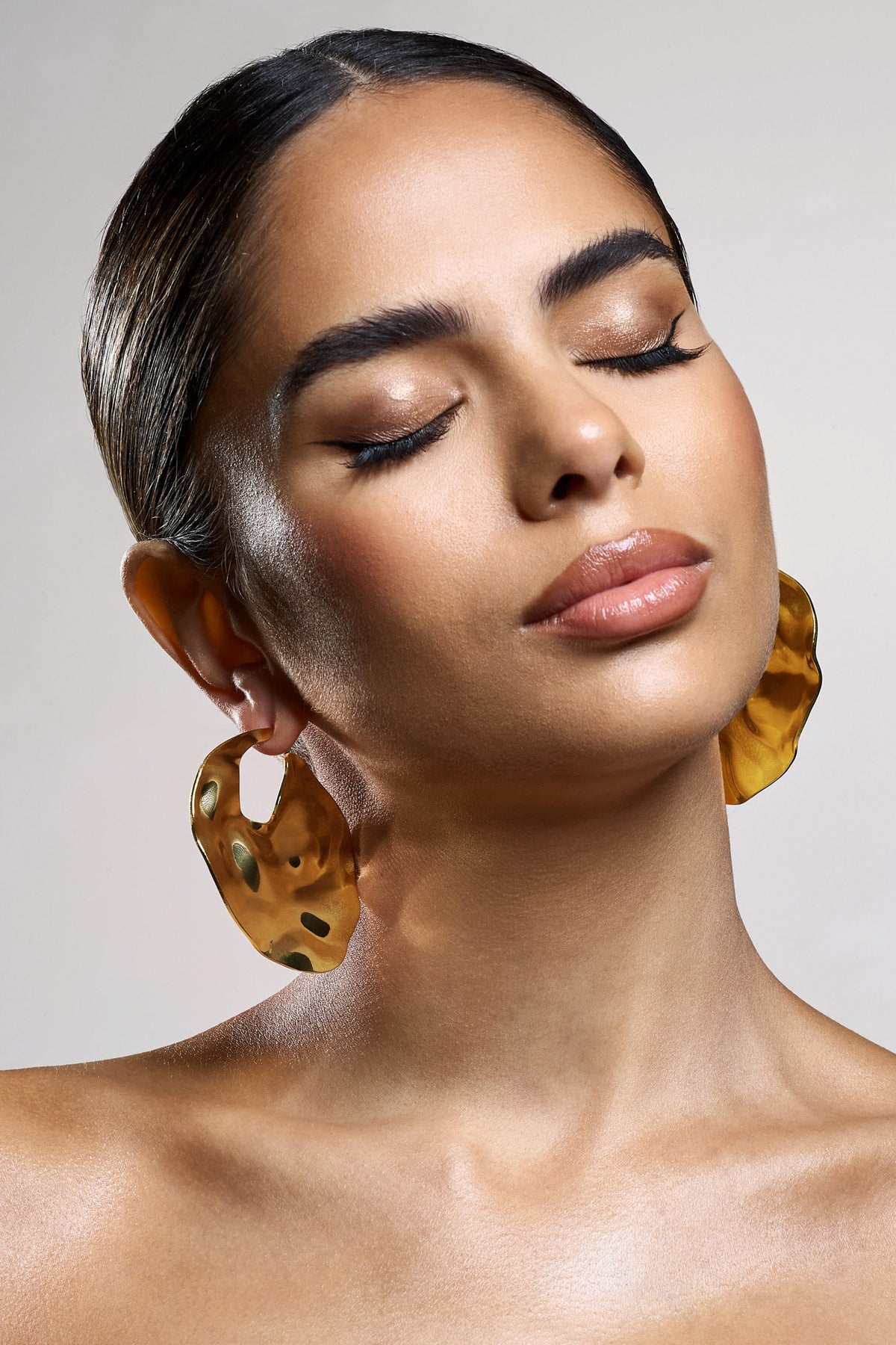 WB_CL134267007-JourneyGoldTexturedAbstractDiscEarrings0