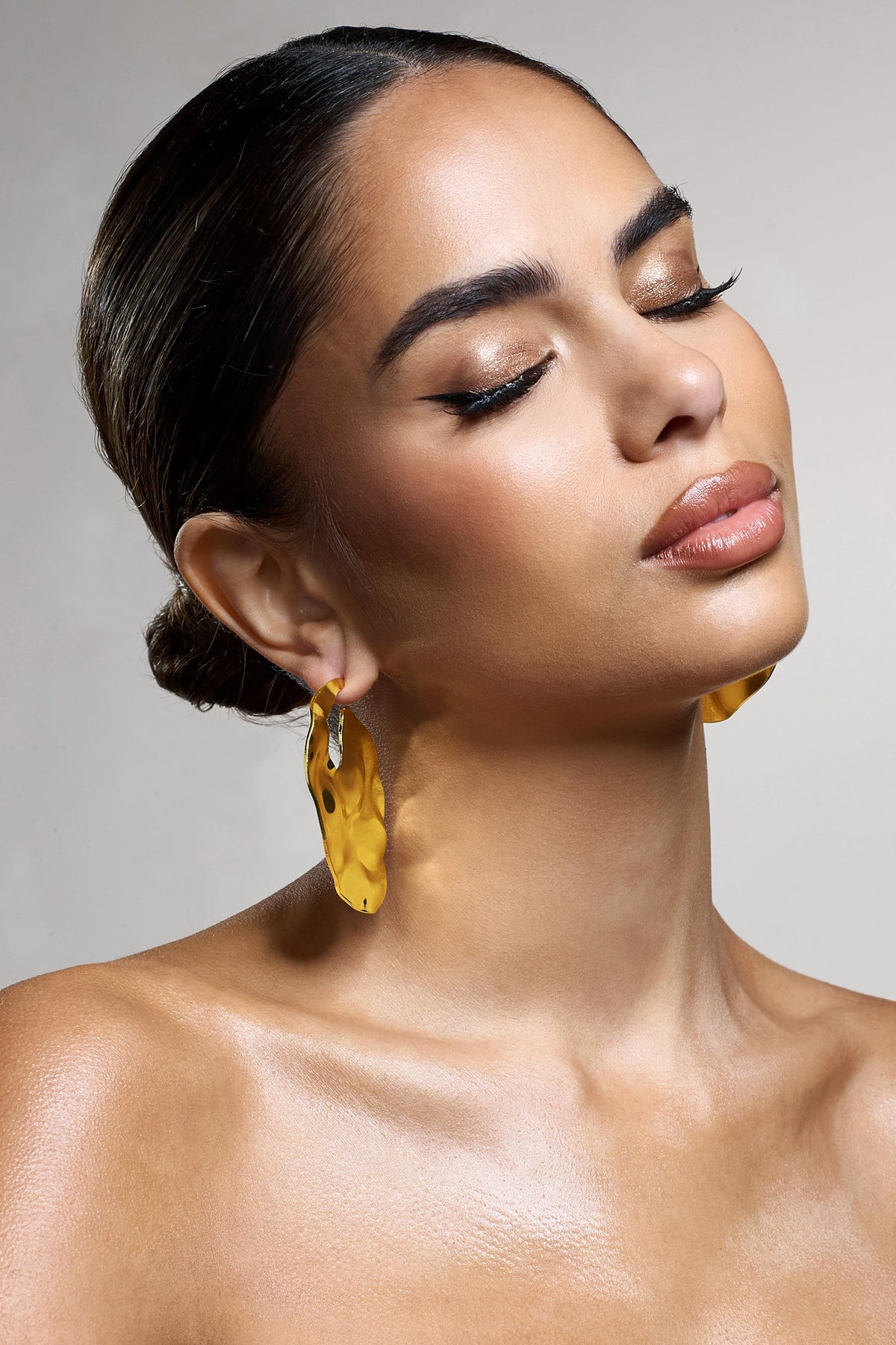 WB_CL134267007-JourneyGoldTexturedAbstractDiscEarrings12