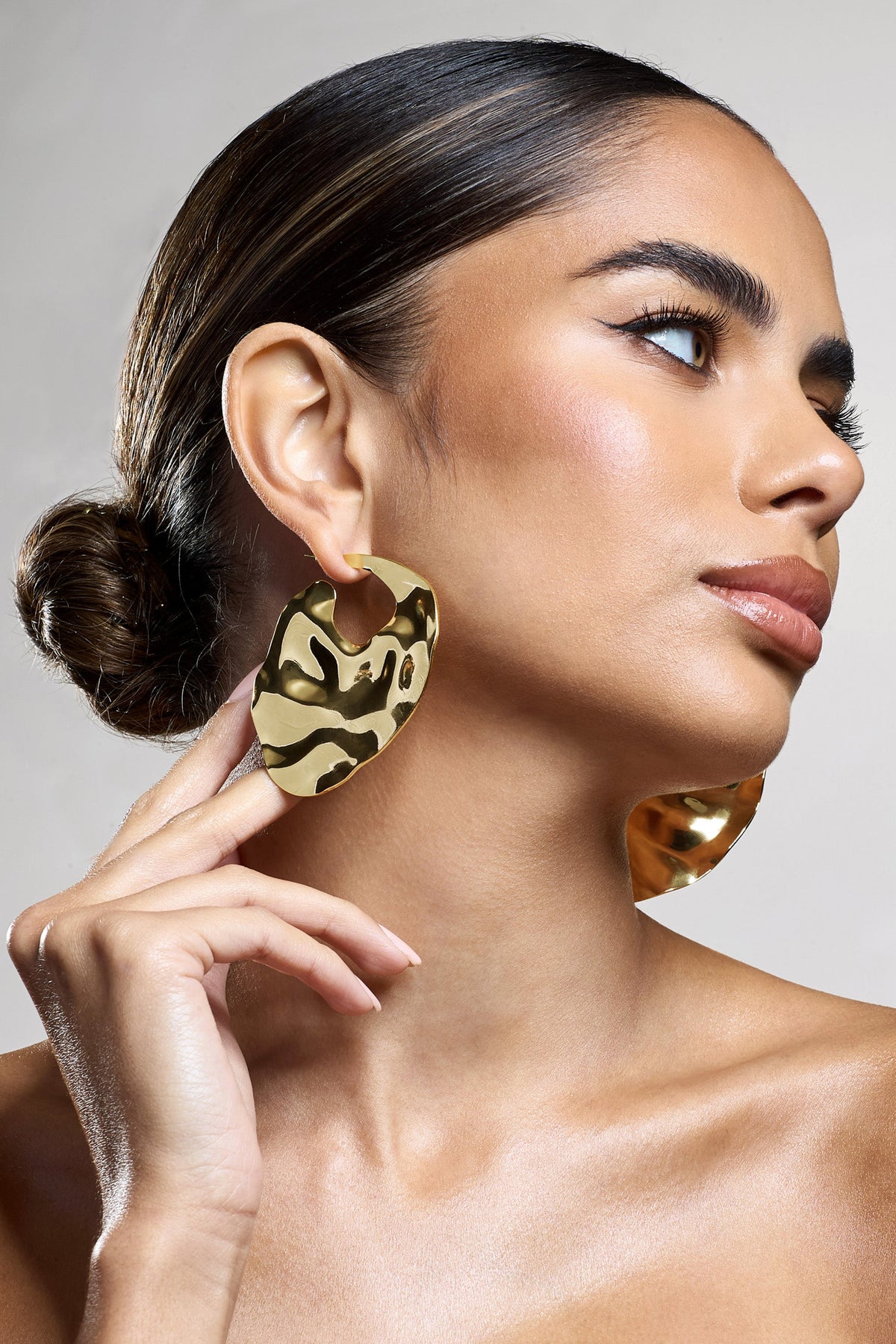 WB_CL134267007-JourneyGoldTexturedAbstractDiscEarrings4