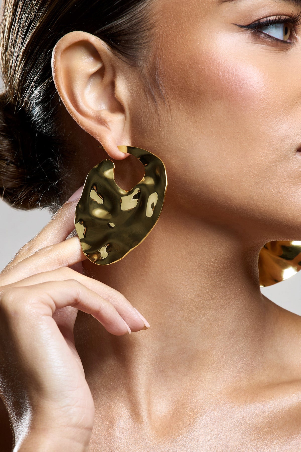 WB_CL134267007-JourneyGoldTexturedAbstractDiscEarrings6