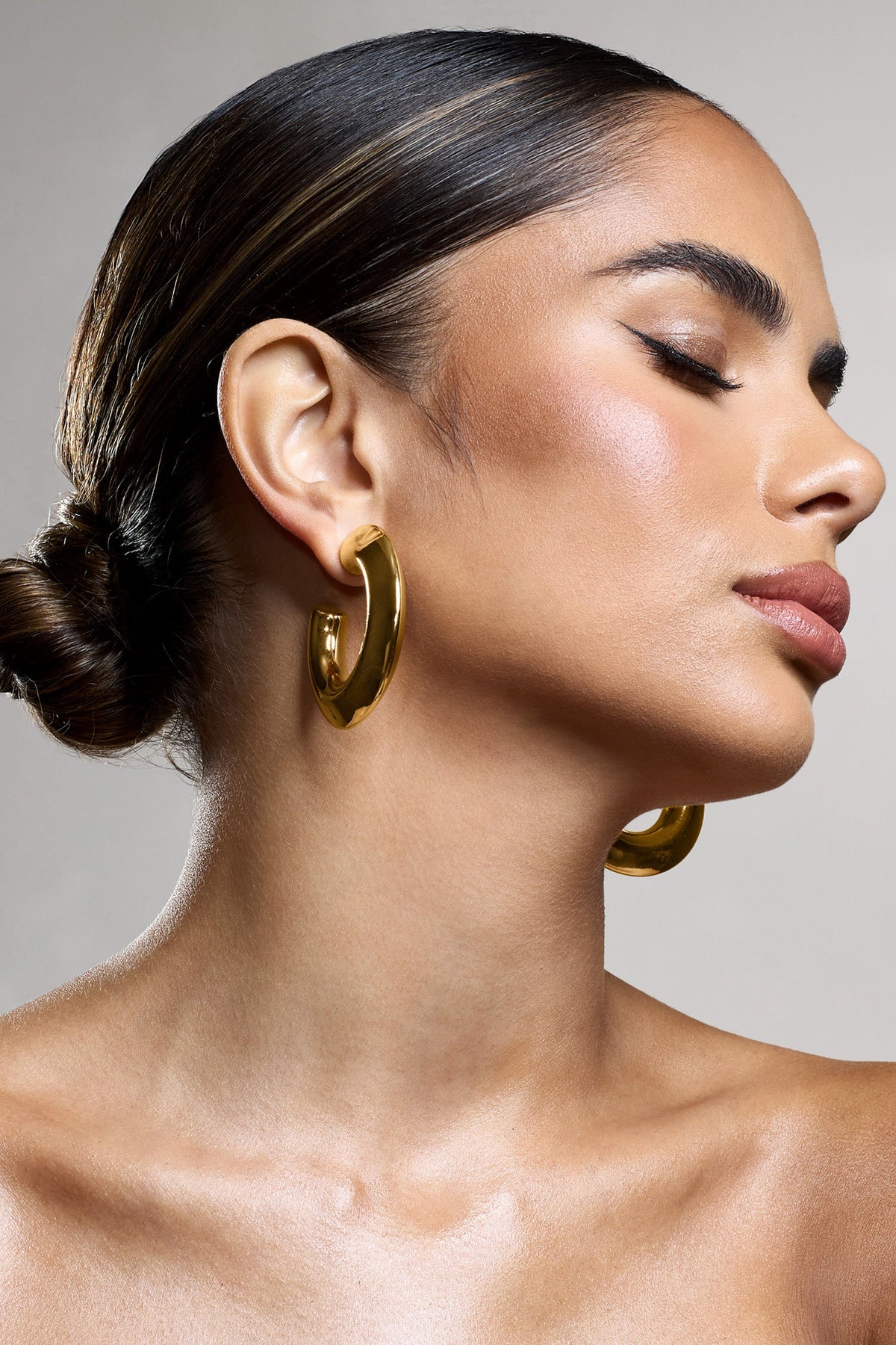WB_CL134290007-NatalyaGoldChunkyHoopEarrings2