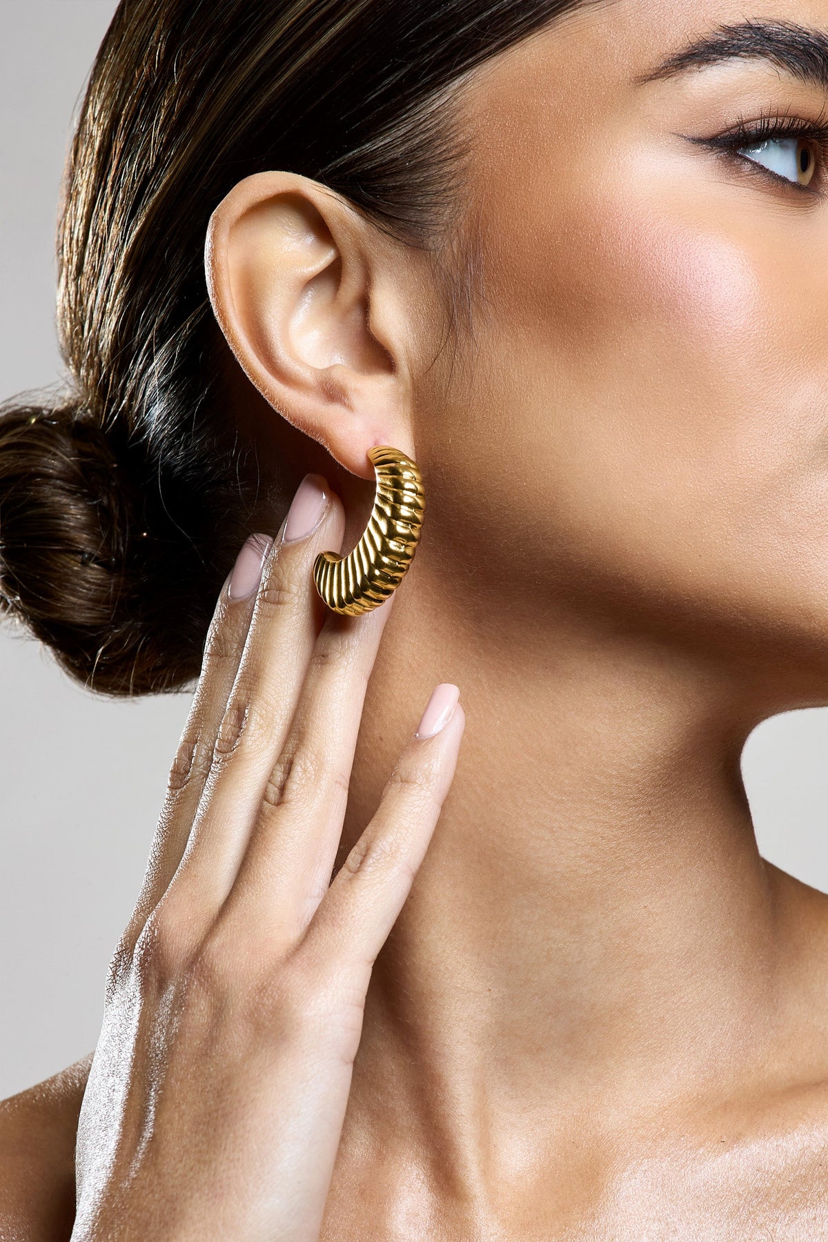 WB_CL134306007-EclatGoldRibbedDangleEarrings4
