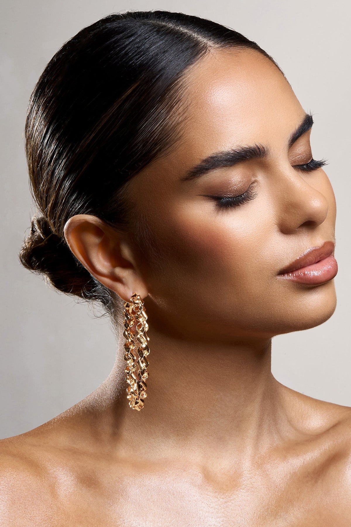 WB_CL134533007-CeciliaGoldTwistedHoopEarrings3_0ee2a541-7132-4473-9476-5fefad0adfc0