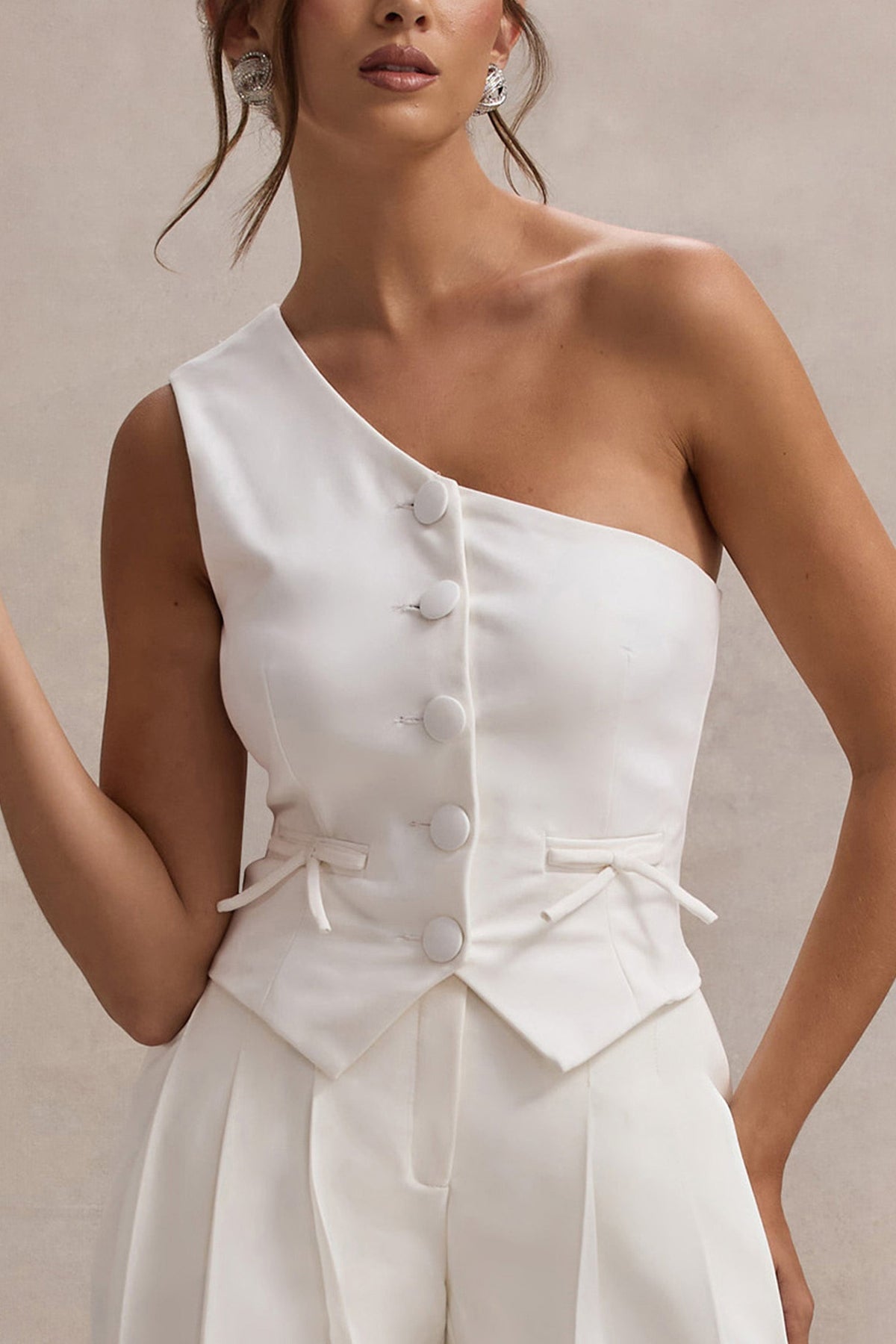 WB_HR_CL134935028-LeliaCreamOneShoulderTailoredTopWithBows_CL134879028-GalileaCreamPlisseWide-LegTrousers1_1ebc549f-223c-4c96-a037-70cc2400e717