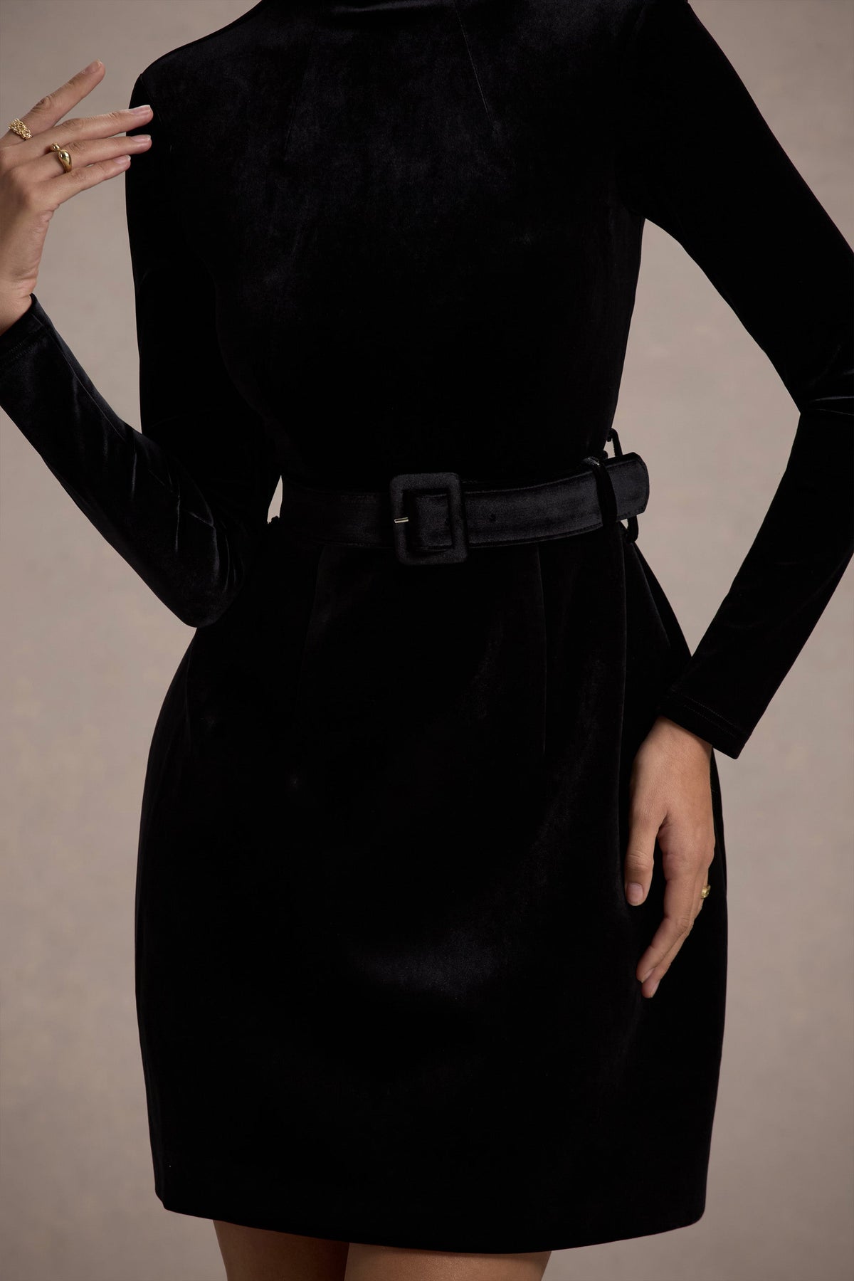 WB_HR_CL135088002-CharmBlackVelvetTurtleneckLong-SleeveBeltedMiniDress6