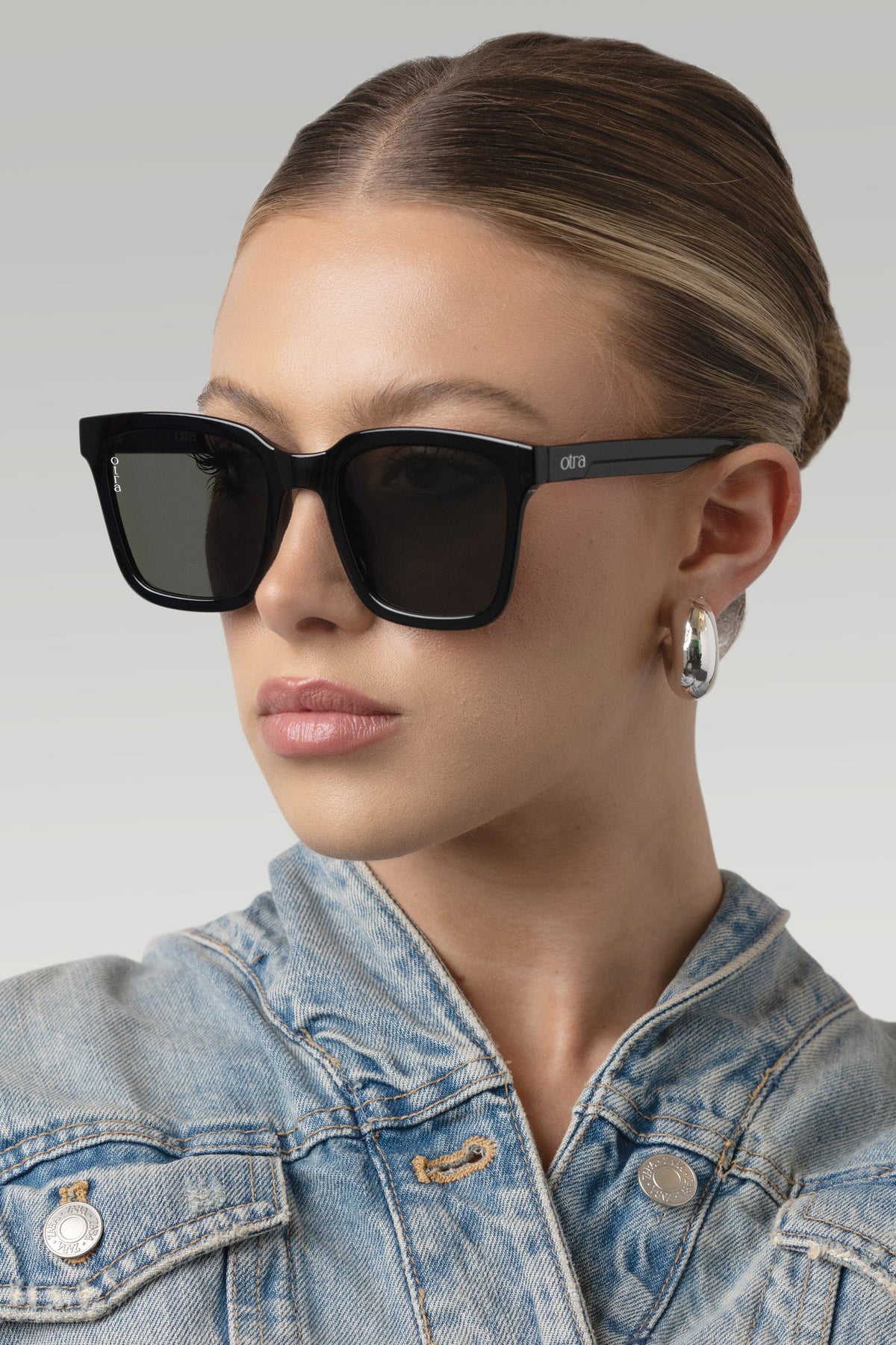Fyn | Otra Black Oversized Classic Square Sunglasses